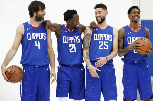 仓库门口与 仓库门口与